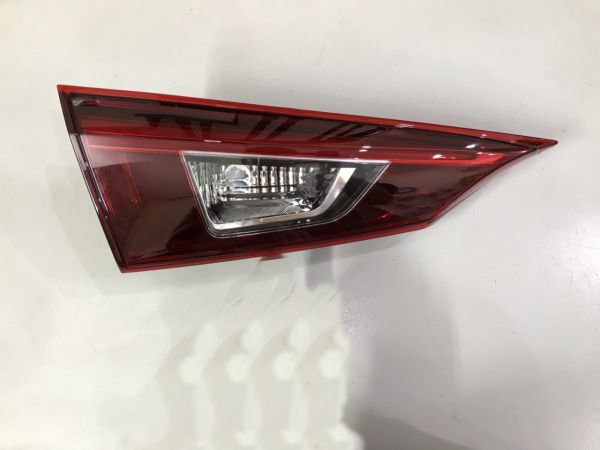 Đèn hậu trong trái Mazda 3, 2015-2018